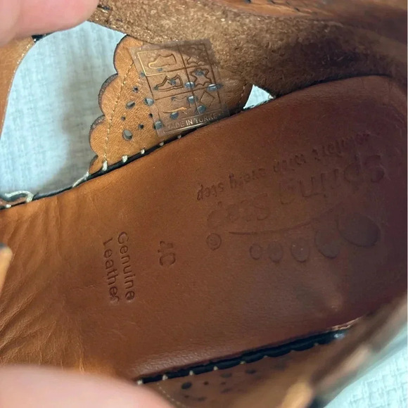 Spring Step EUC Black Leather, T-Strap Mary Jane Wedges with White Threading - Picture 5 of 11